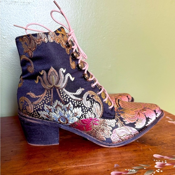 Unbranded Metallic Embroidered Retro Floral Lace Up Boho Ankle Boots Sz 40 - Picture 4 of 9